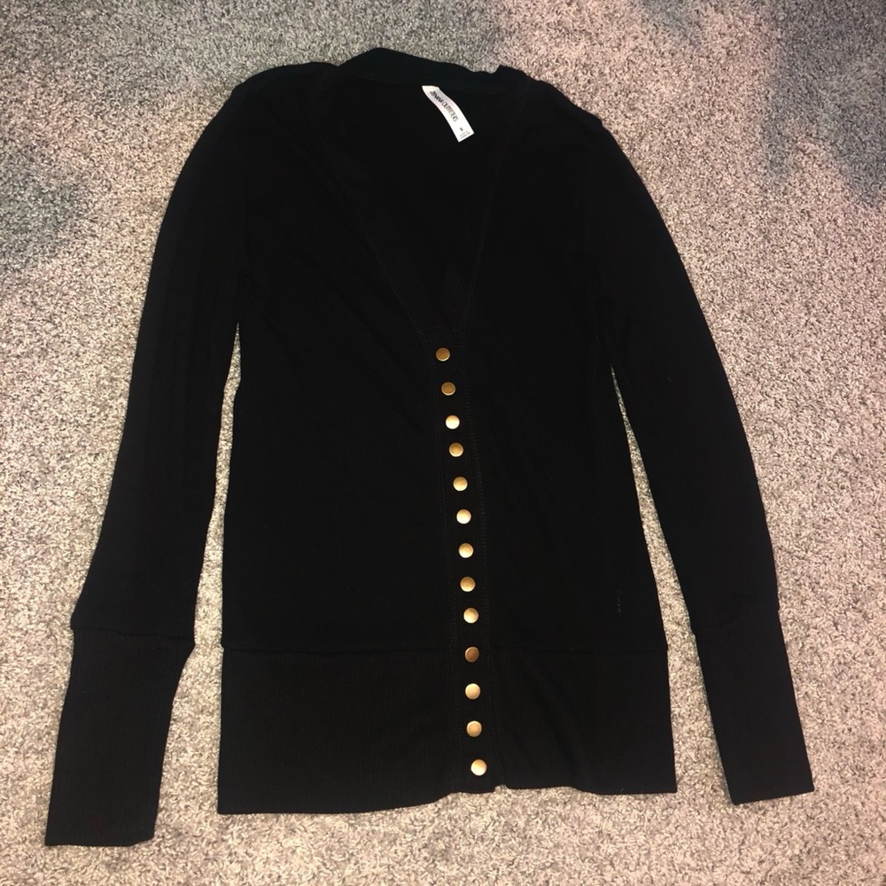 Zenana Outfiters Black sweater.